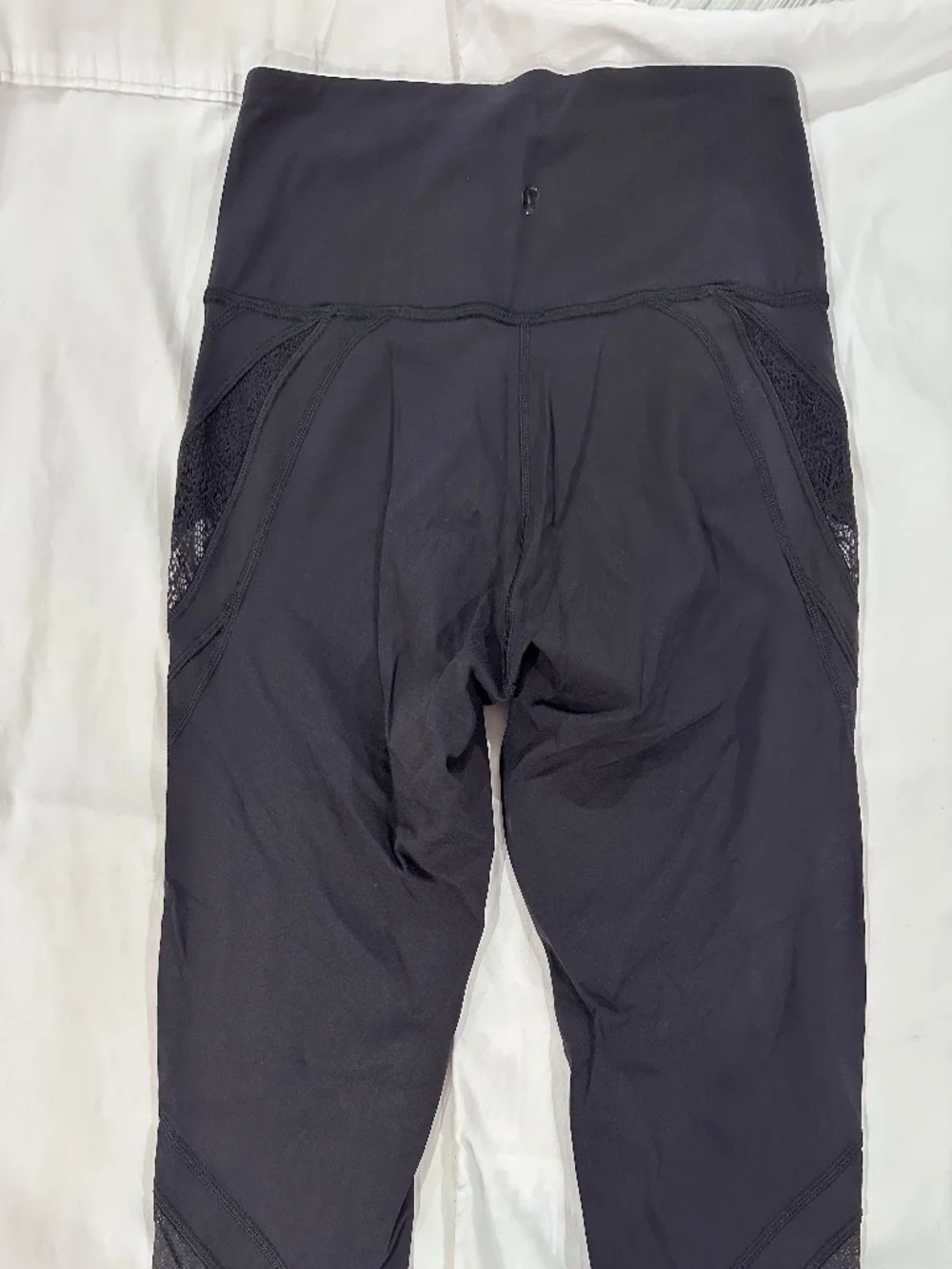 Lululemon Black Capri Lace Leggings Size 10 - Picture 3 of 4